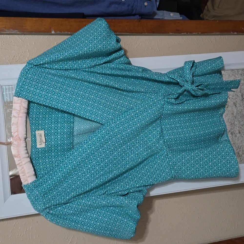 Meraki flattering miny green top w bow, Sz M
